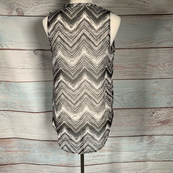 Guess v neck button down sheer sleeveless top S/P - Picture 3 of 5